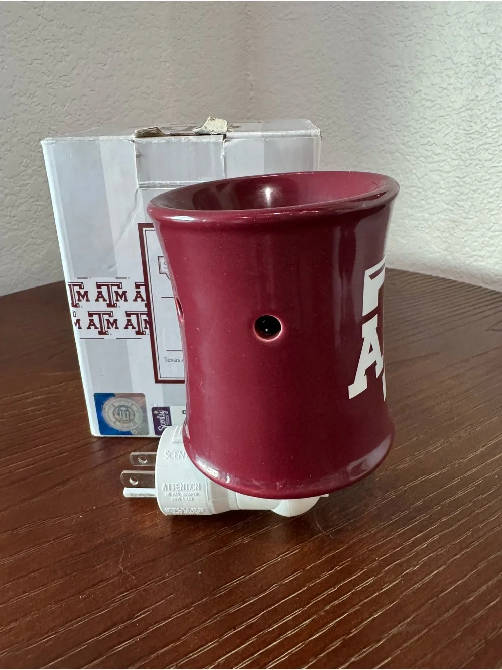 Scentsy Texas A&M Aggies Maroon Plug-In Warmer with Box - Picture 6 of 9